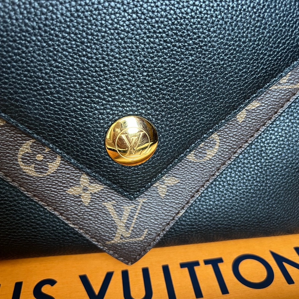 Louis Vuitton Monogram Double V Black